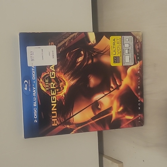 3 Hunger Games Blu-Rays - Picture 2 of 4